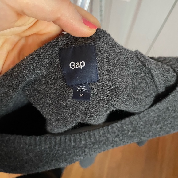 Gap Sweater - Picture 2 of 5
